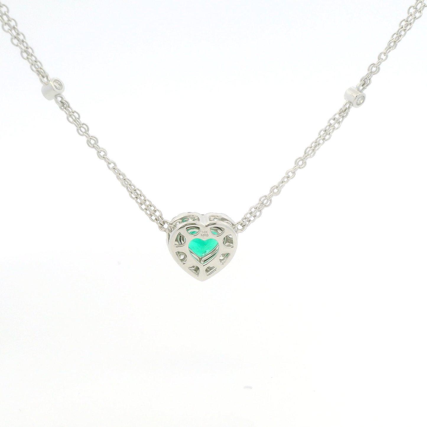 white-gold-necklace-with-heart-shaped-emerald-charm