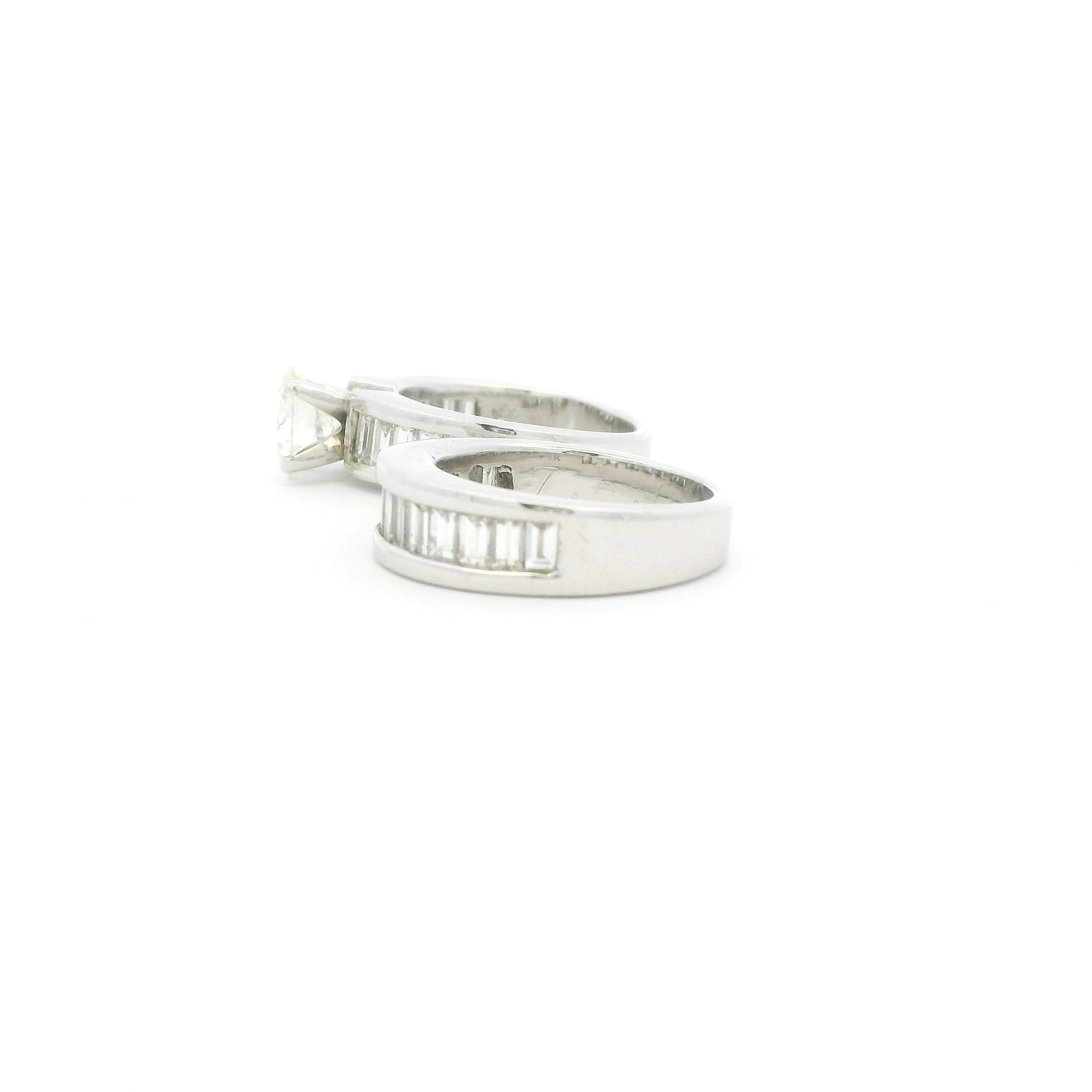 18kt-white-gold-wedding-ring-set-with-brilliant-cut-diamond