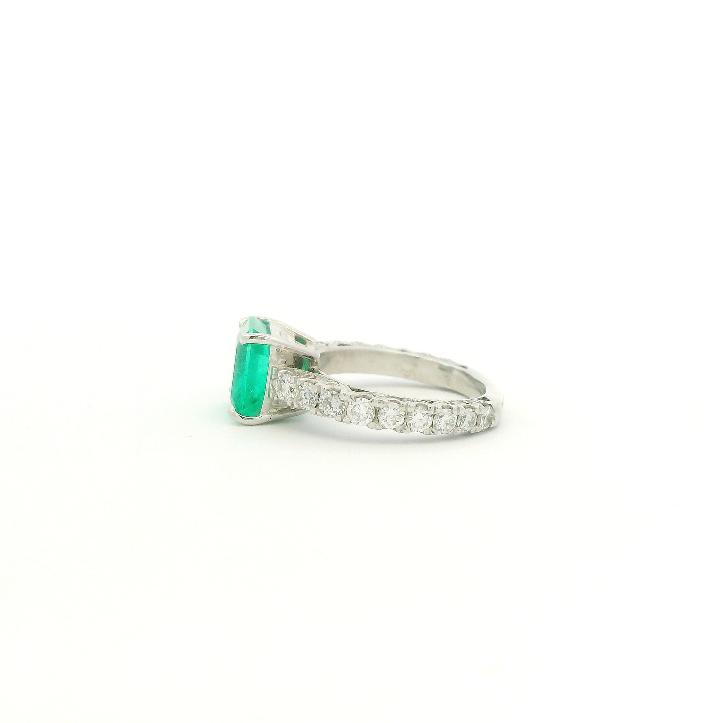 platinum-emerald-diamond-ring