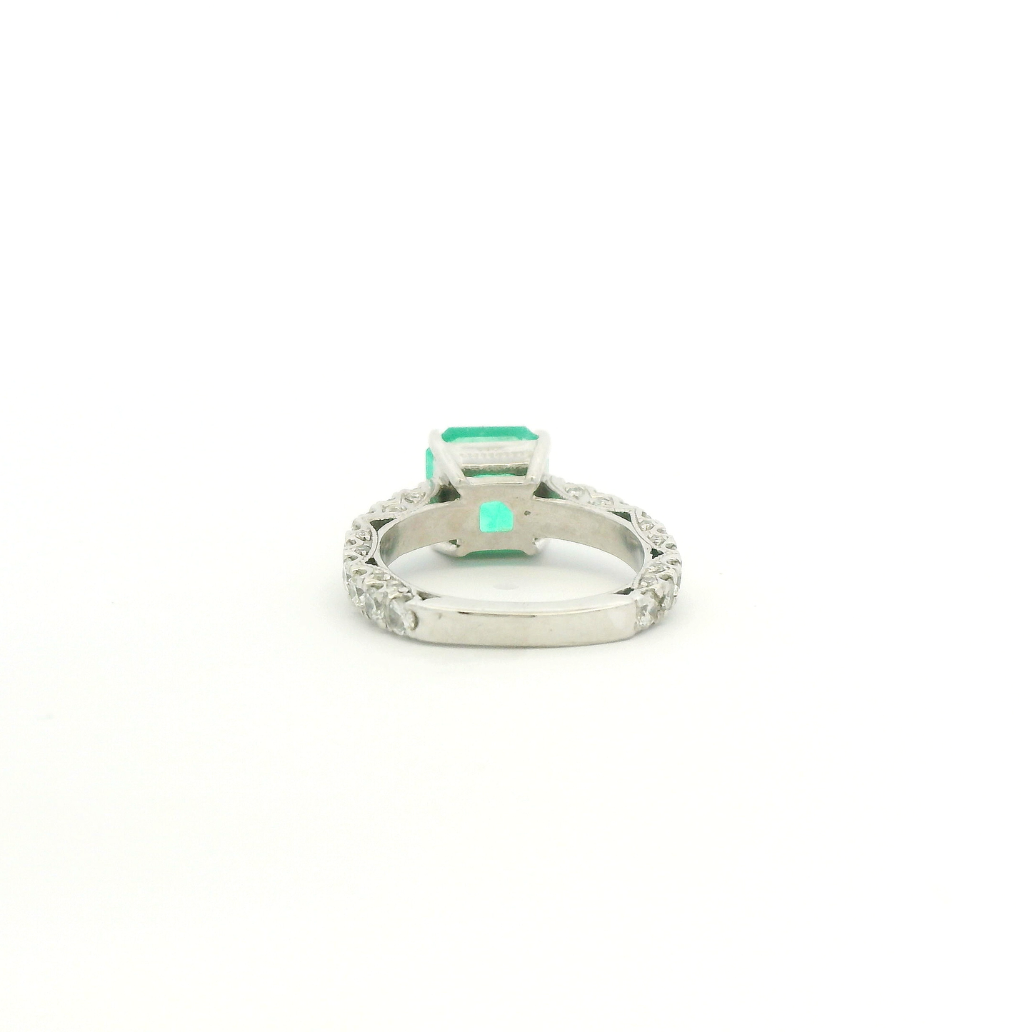 platinum-emerald-diamond-ring