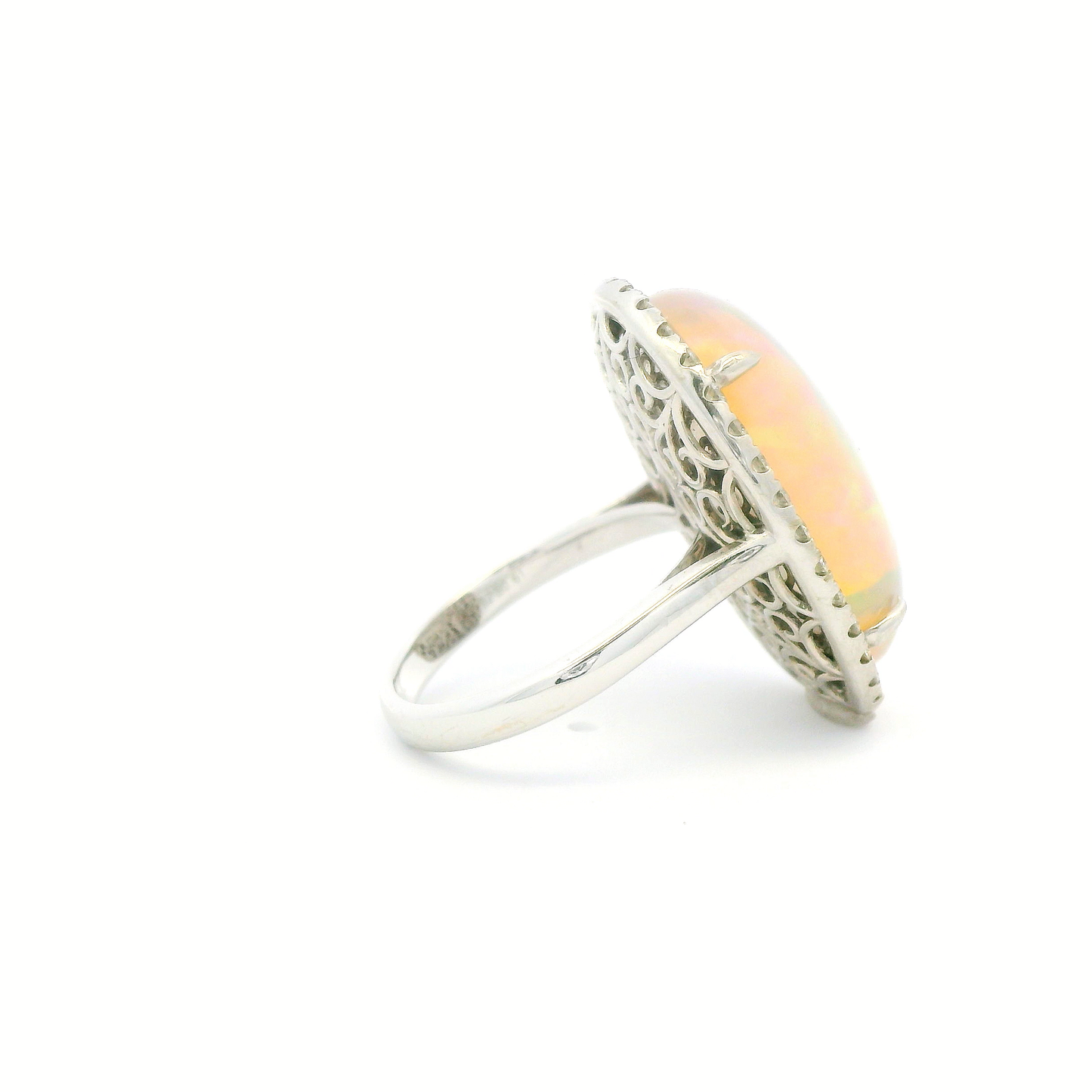 14kt-white-gold-cocktail-ring-with-cabochon-ethiopian-opal