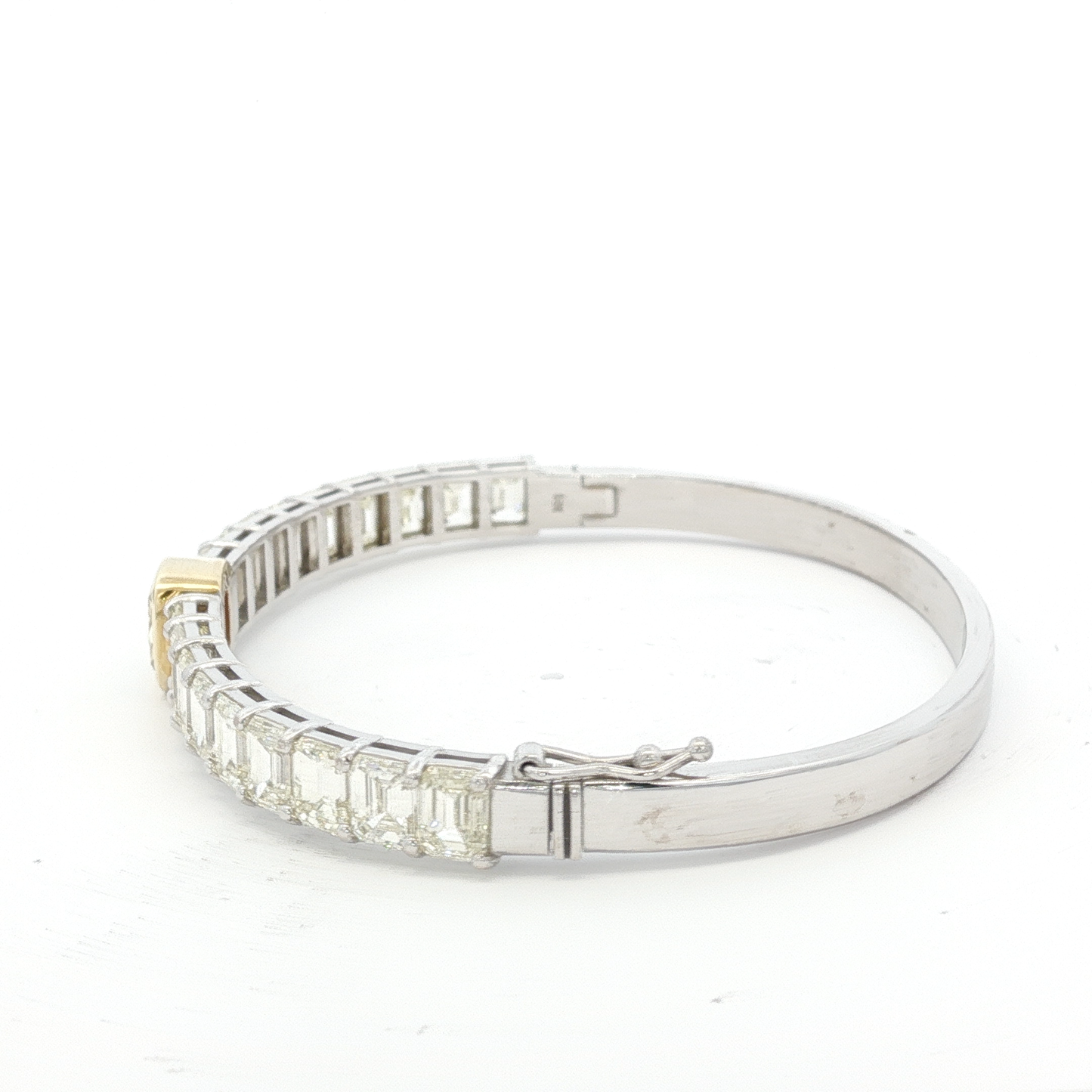 14-white-gold-tennis-bracelet-with-1-71-fancy-intense-yellow-cushion-cut-diamond