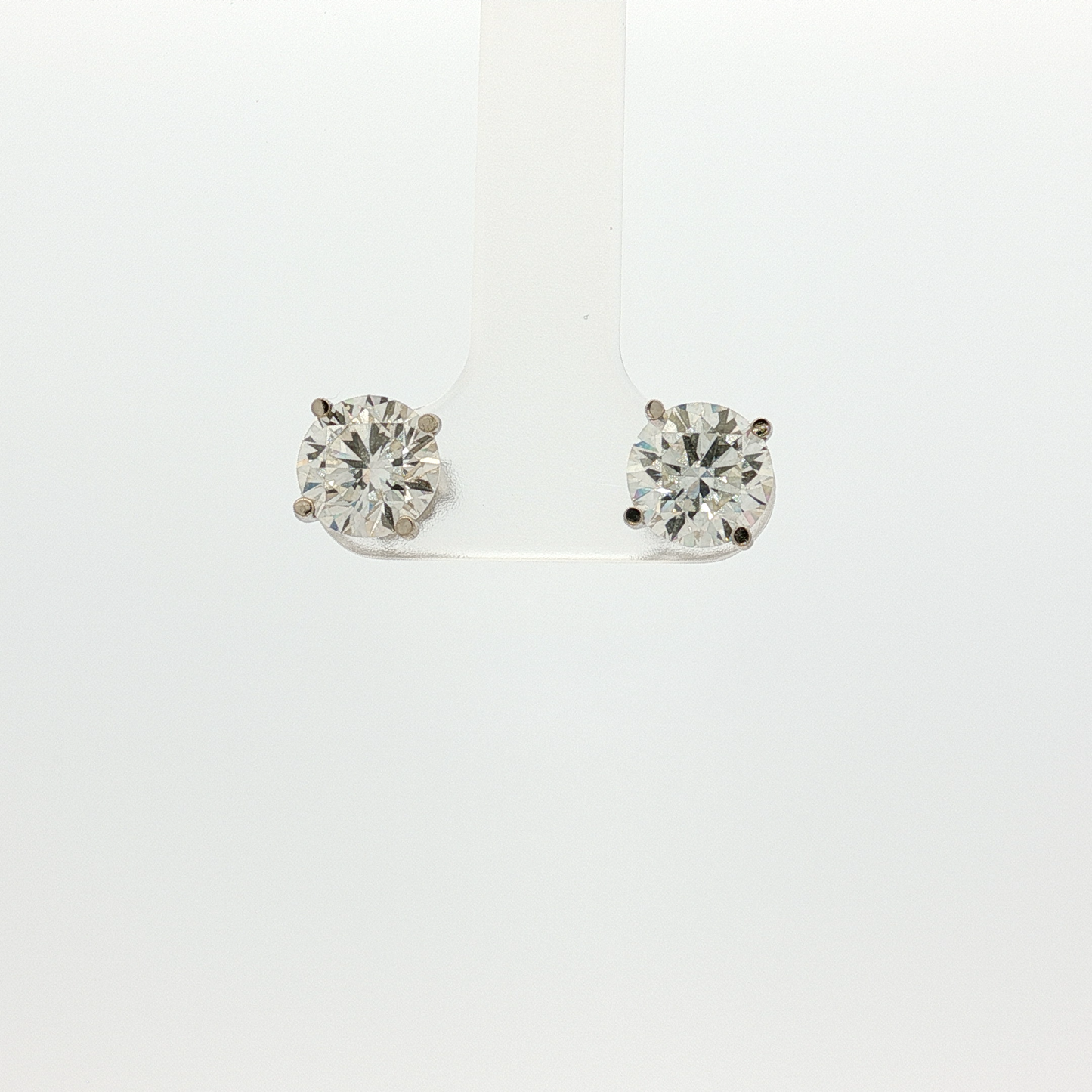 matching 1.6 each K VS Brilliants set in Classic White Gold Stud Earrings