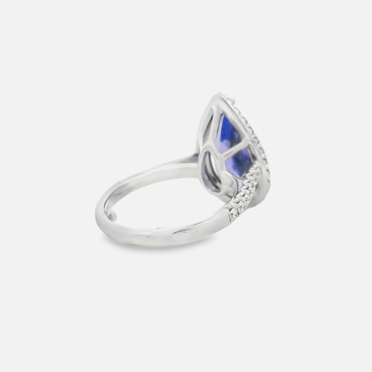 18kt-white-gold-cocktail-ring-with-pear-shaped-tanzanite