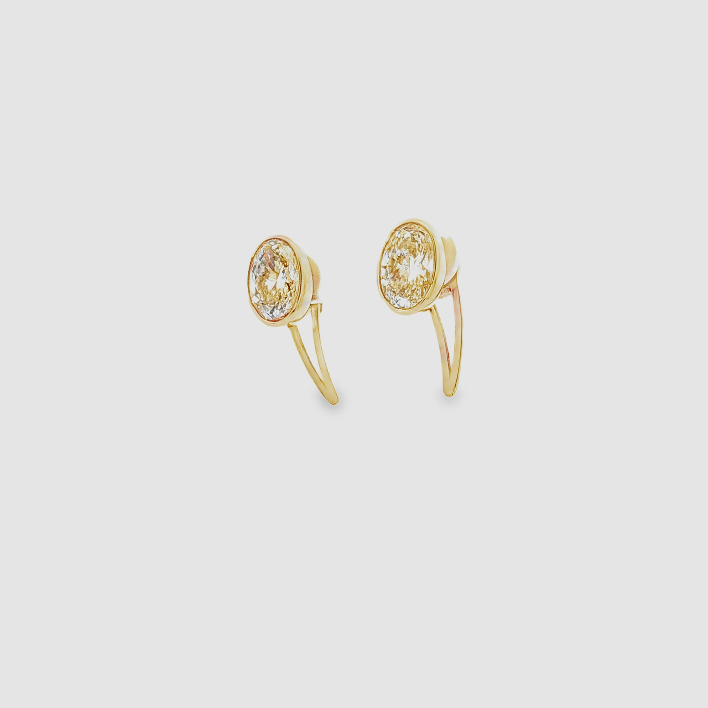yellow-gold-stud-earrings-with-4ct-of-oval-light-fancy-color-diamonds