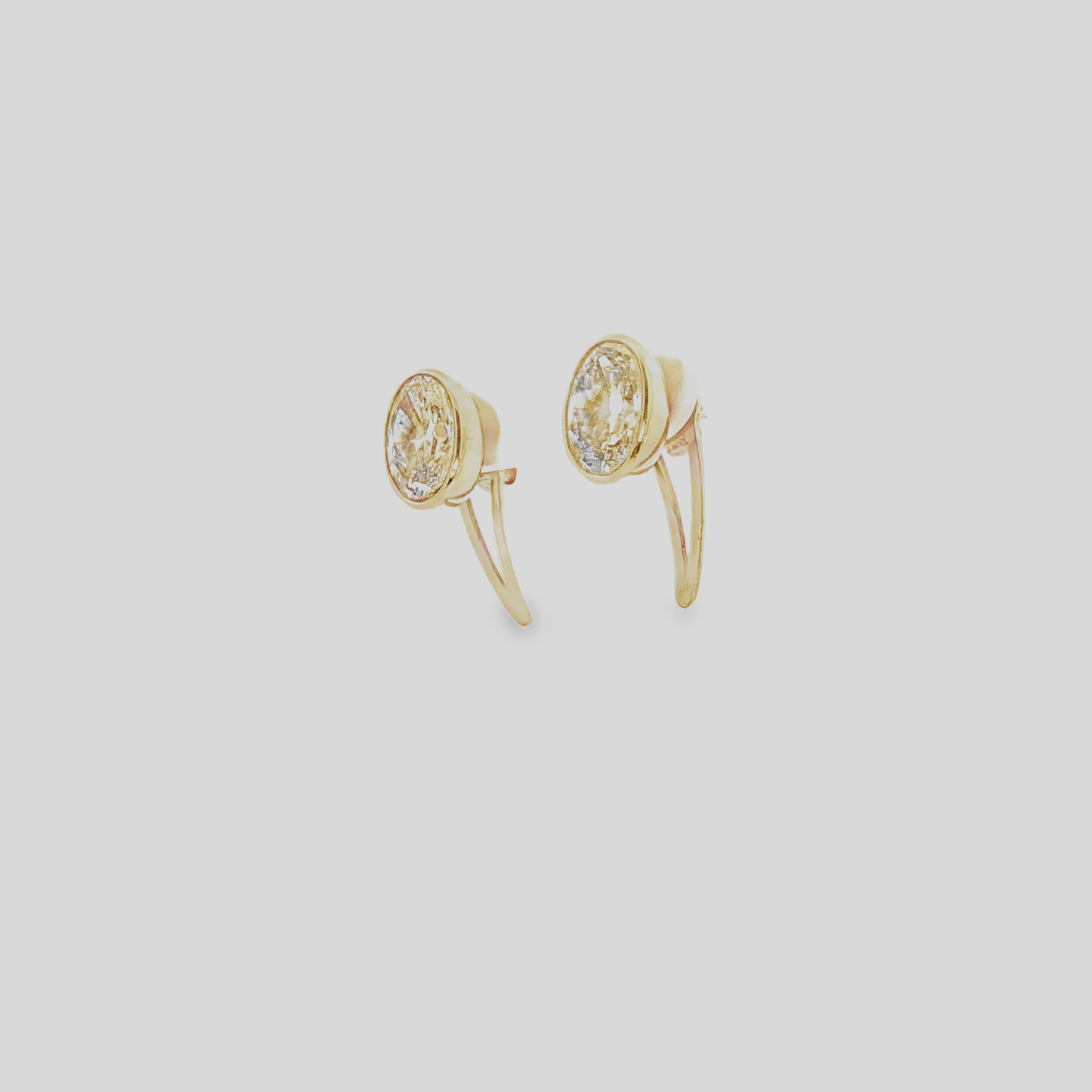yellow-gold-stud-earrings-with-4ct-of-oval-light-fancy-color-diamonds