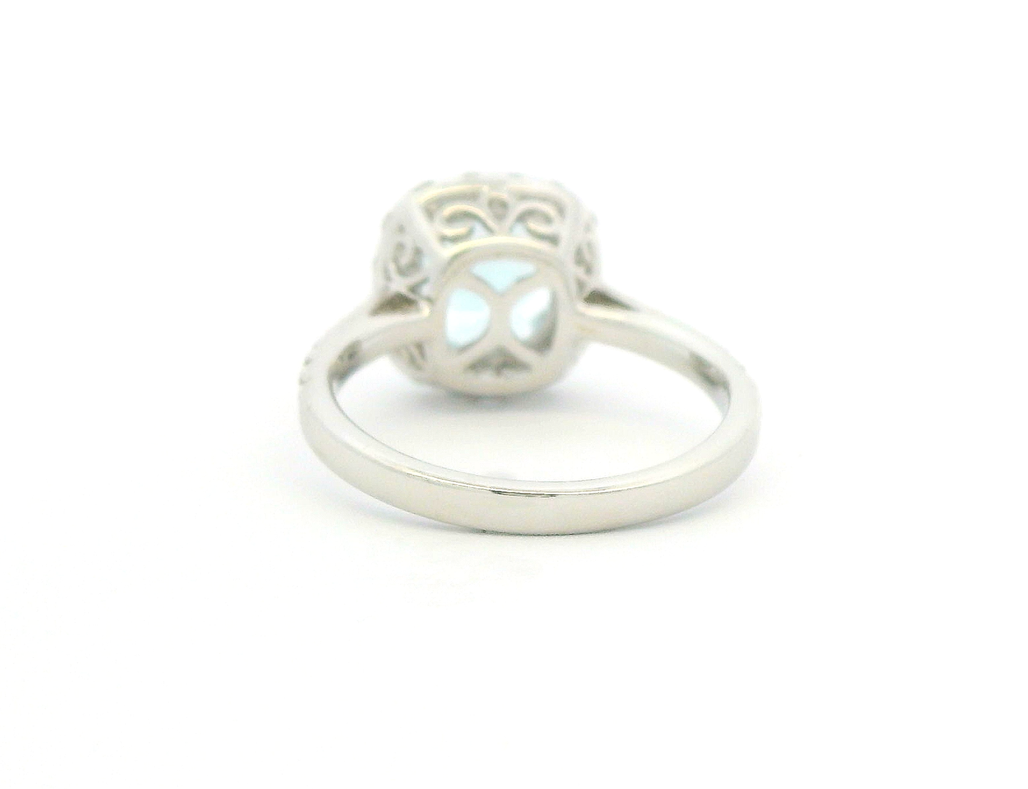 18kt-white-gold-cocktail-ring-with-diamond-aquamarine
