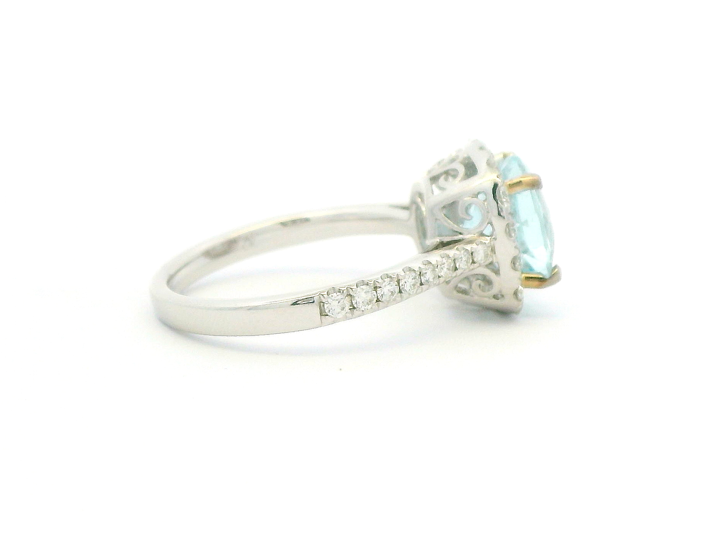 18kt-white-gold-cocktail-ring-with-diamond-aquamarine