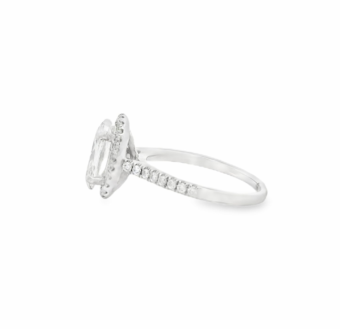 oval-diamond-engagement-ring-in-14kt-white-gold