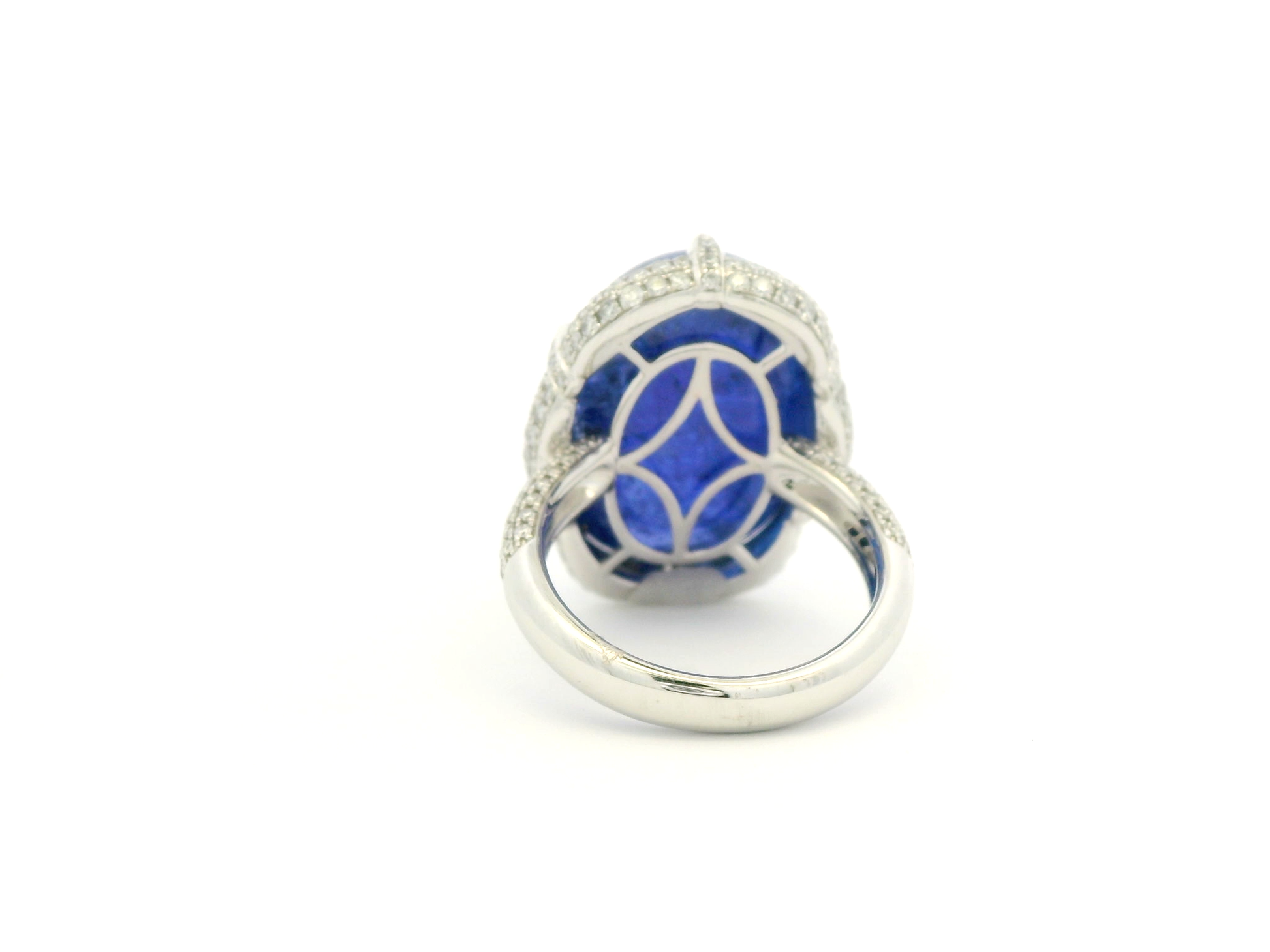 18kt-white-gold-cocktail-ring-with-cabochon-tanzanite
