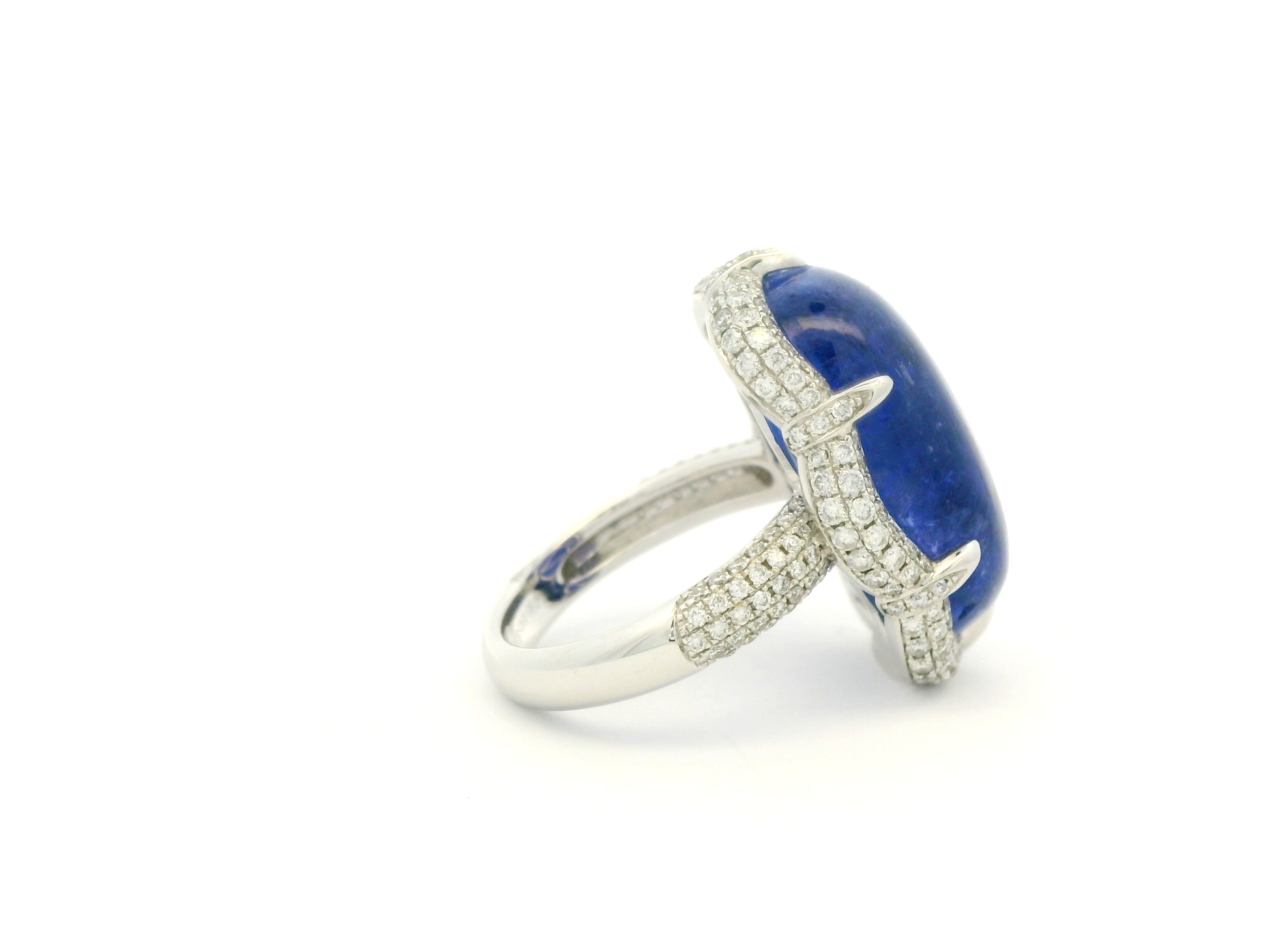 18kt-white-gold-cocktail-ring-with-cabochon-tanzanite