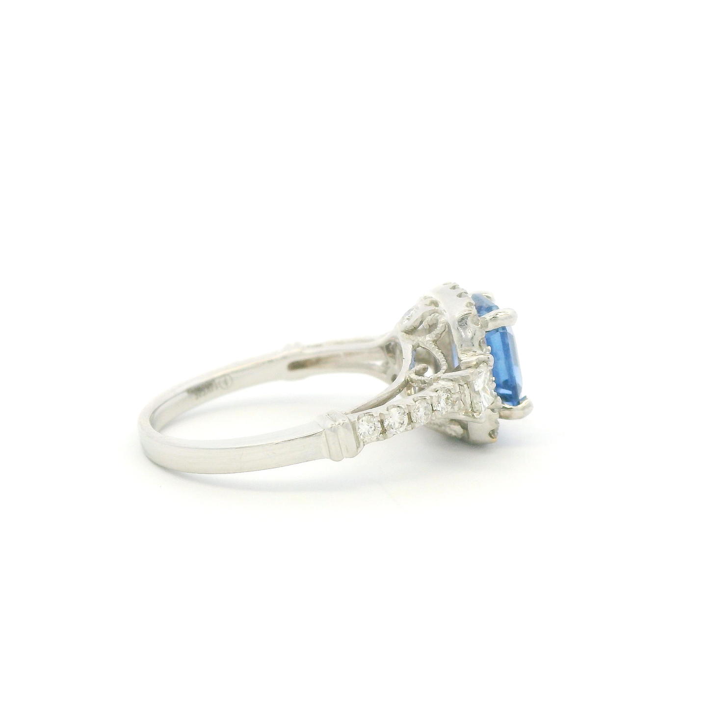 14kt-white-gold-ring-with-cornflower-blue-sapphire