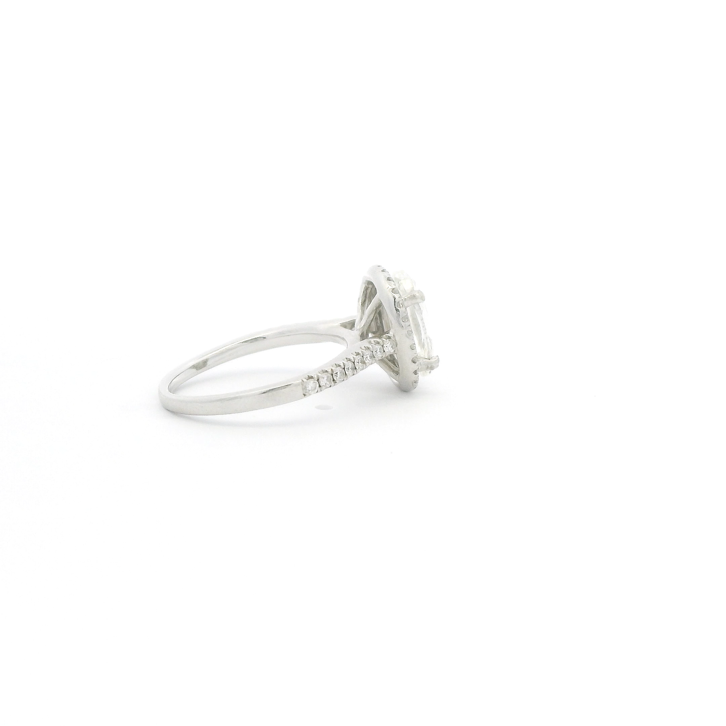 oval-diamond-engagement-ring-in-14kt-white-gold