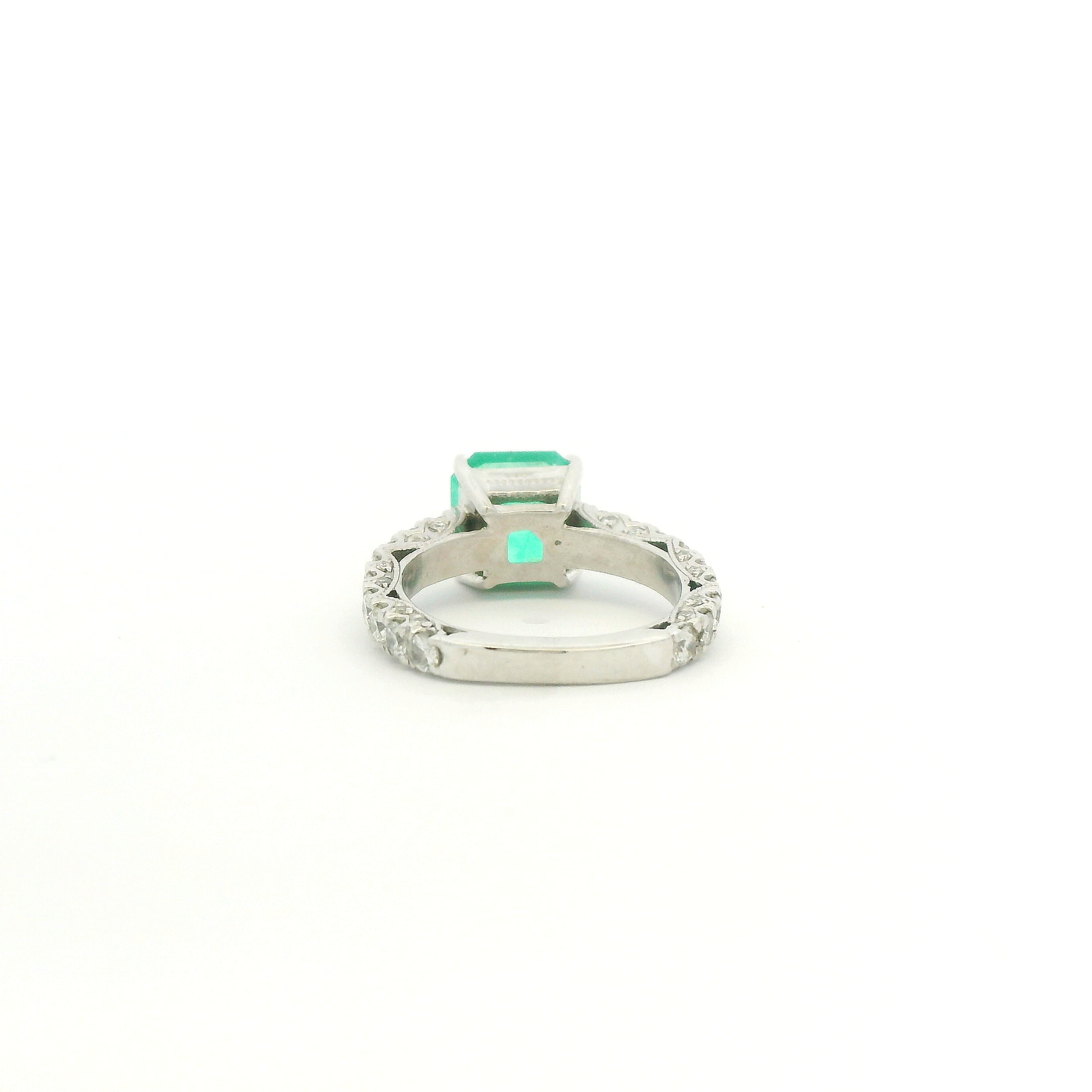 platinum-emerald-diamond-ring