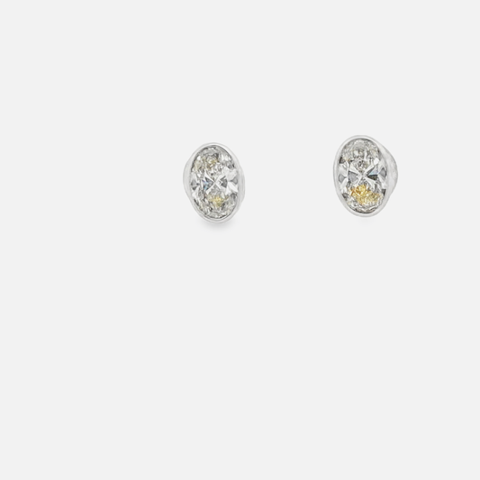 White Gold Stud Earrings with Oval matching KVVS2 Diamonds