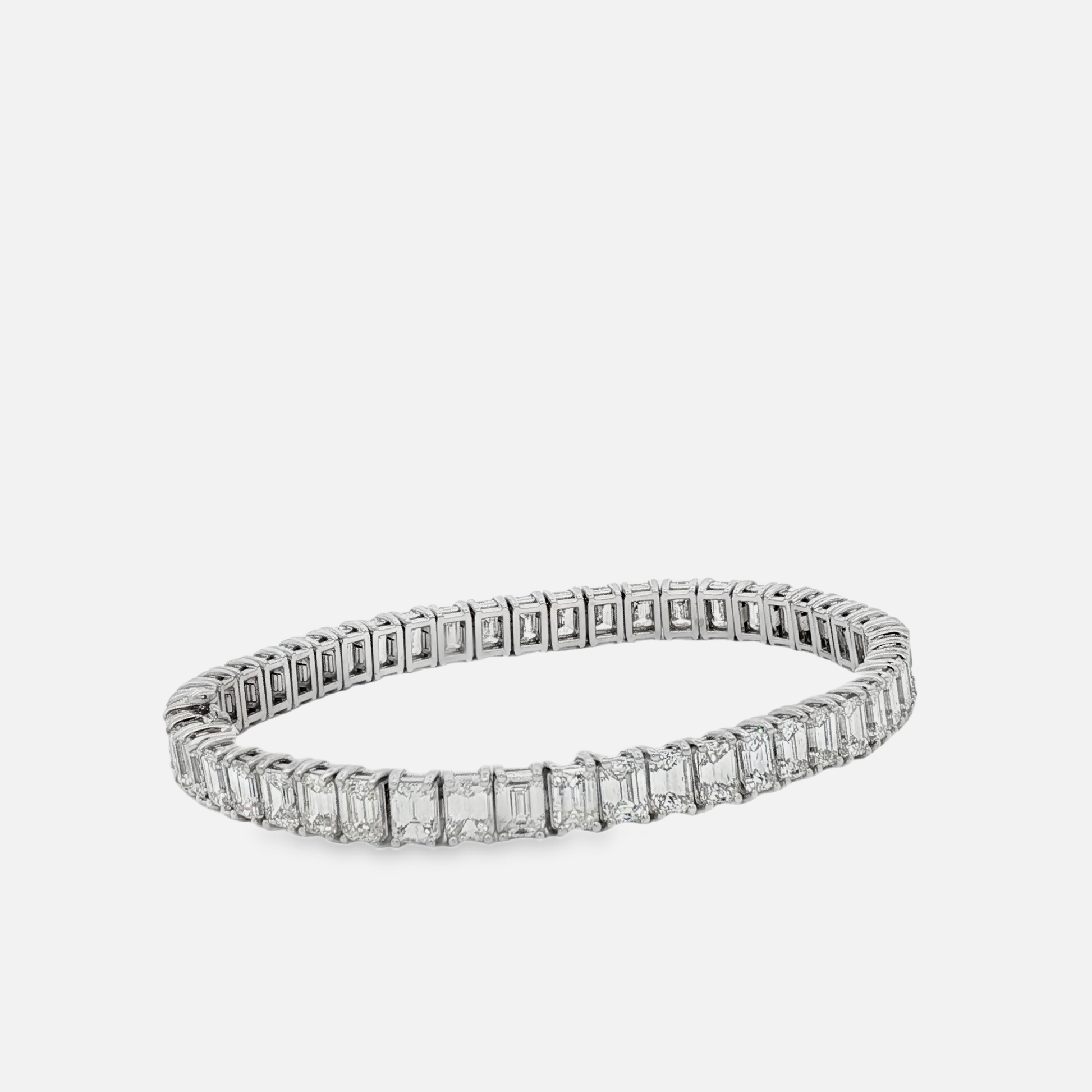 18K White Gold Diamond Emerald Cut Tennis Bracelet. 49 stones, 15.71CT