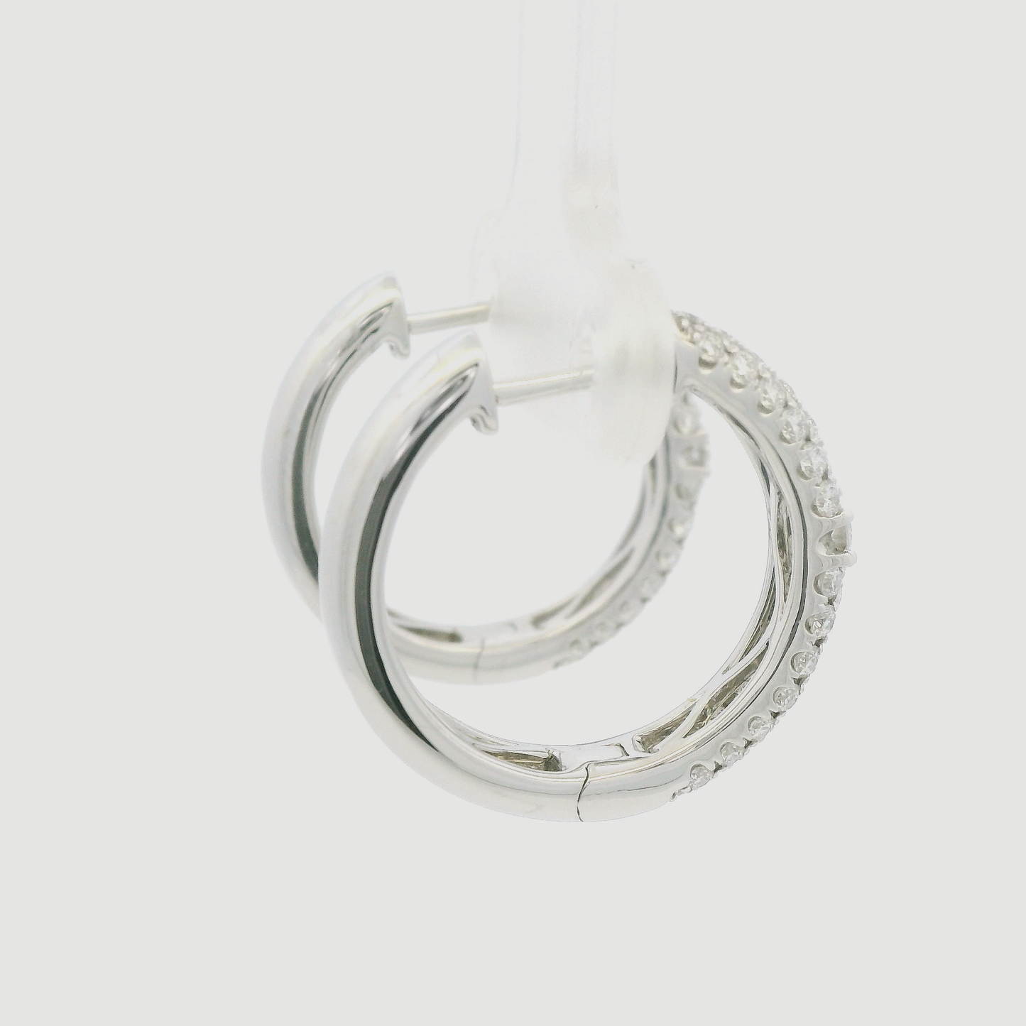18kt-white-gold-hoop-earrings-with-round-brilliant-diamonds