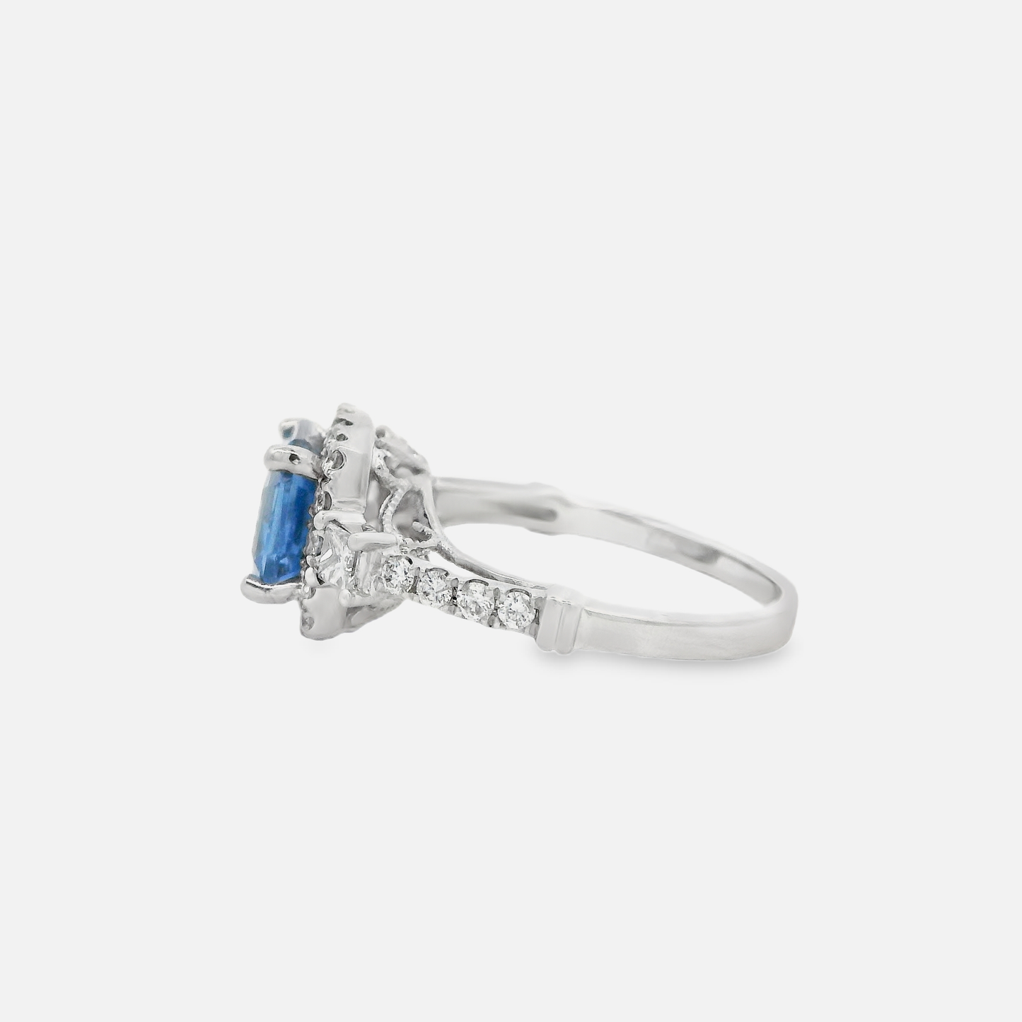 14kt-white-gold-ring-with-cornflower-blue-sapphire