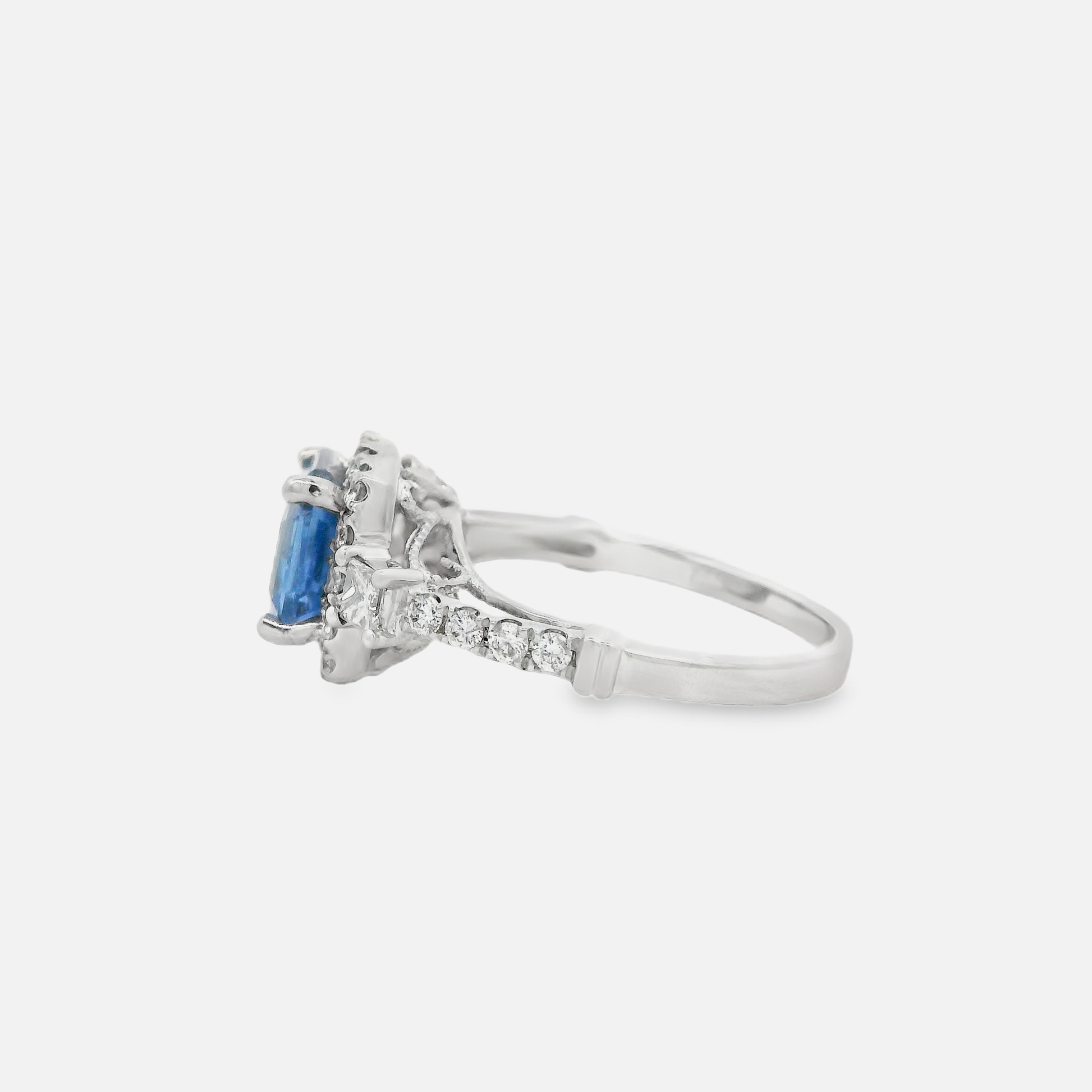 14kt-white-gold-ring-with-cornflower-blue-sapphire
