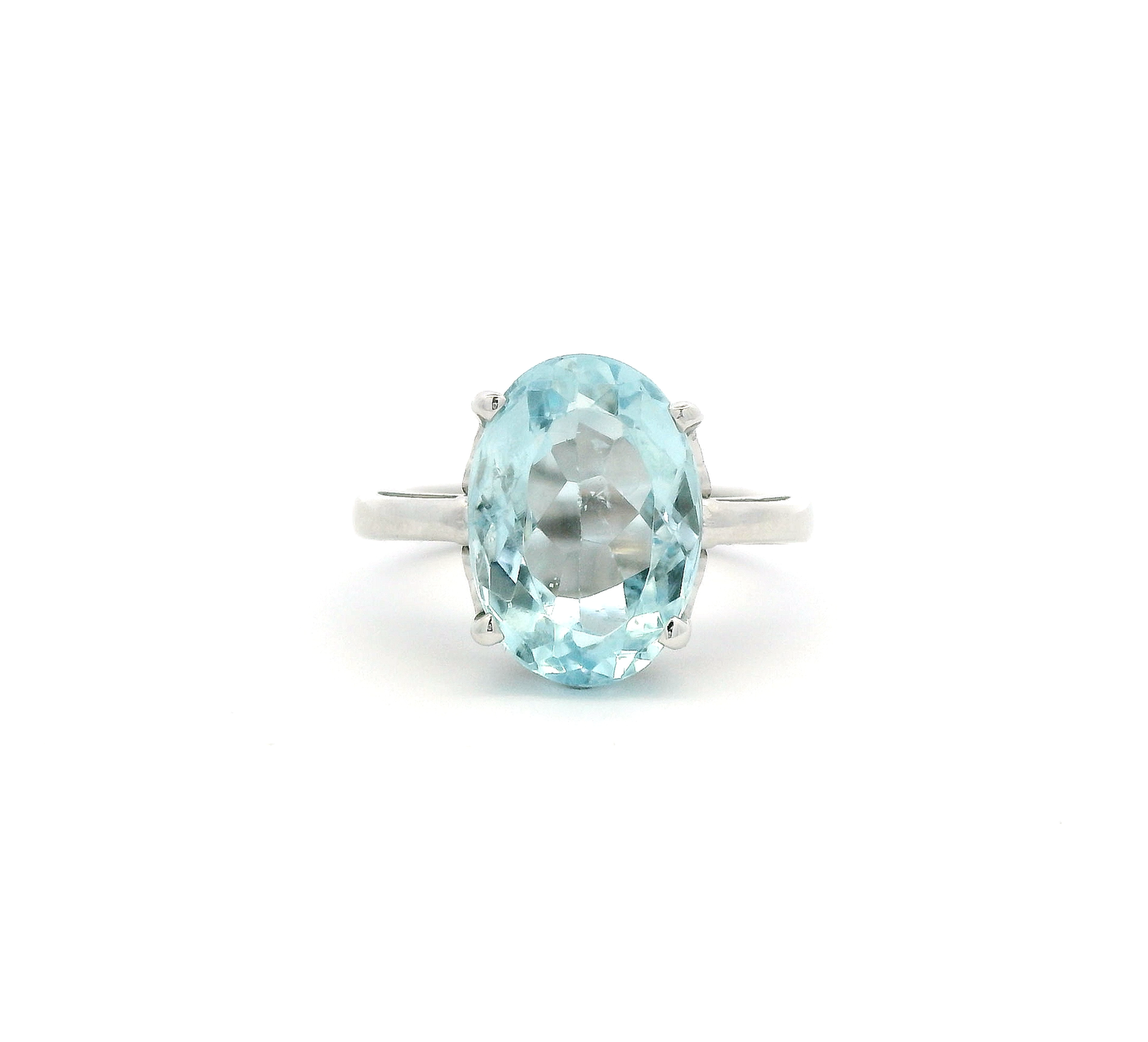 14kt-ring-with-oval-aquamarine-gemstone