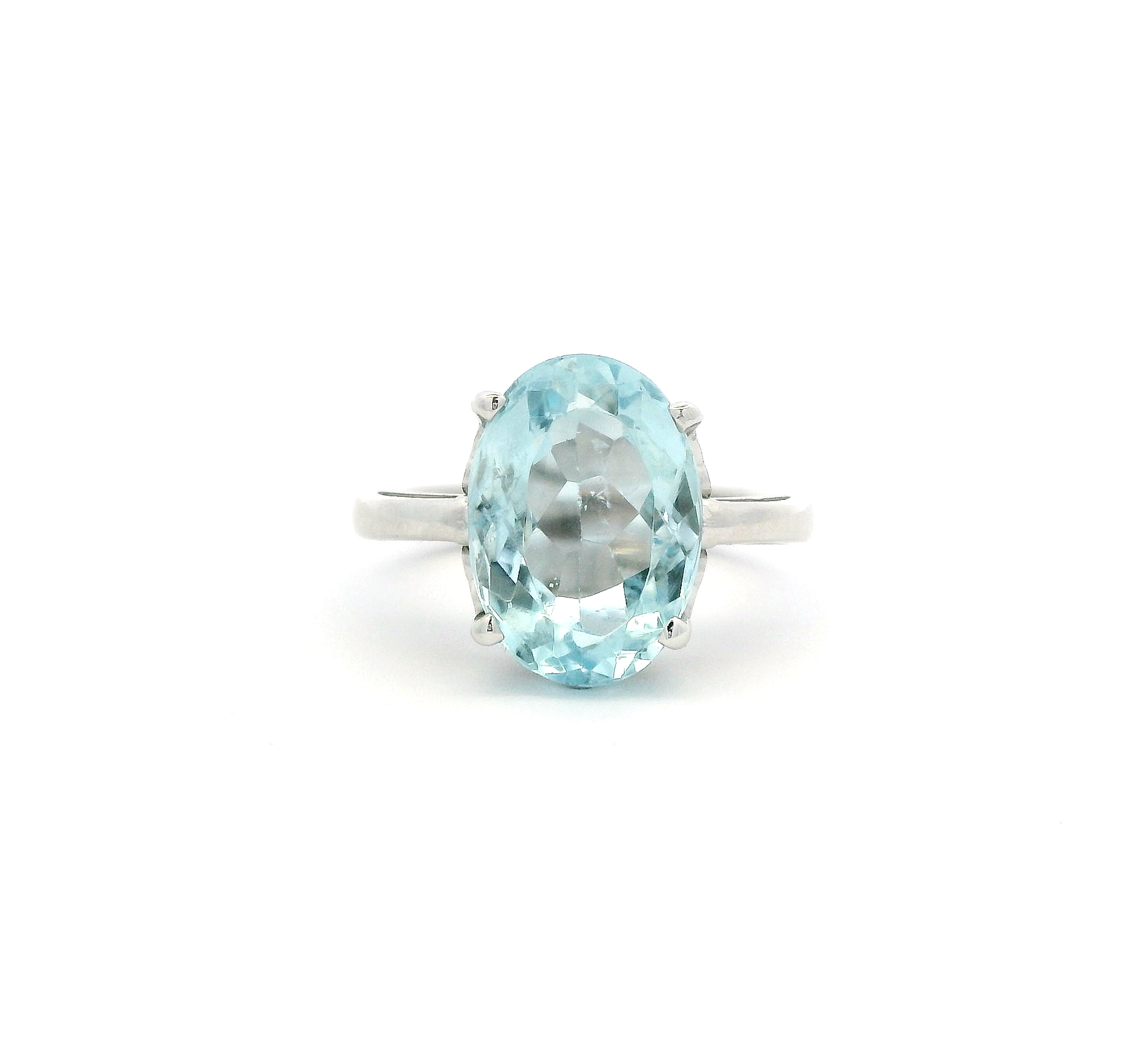 14kt-ring-with-oval-aquamarine-gemstone